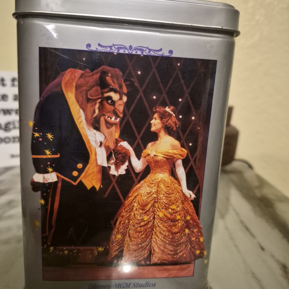 Commemorative Tin From Nestle Celebrating 25 Yrs Of Walt Disney World.